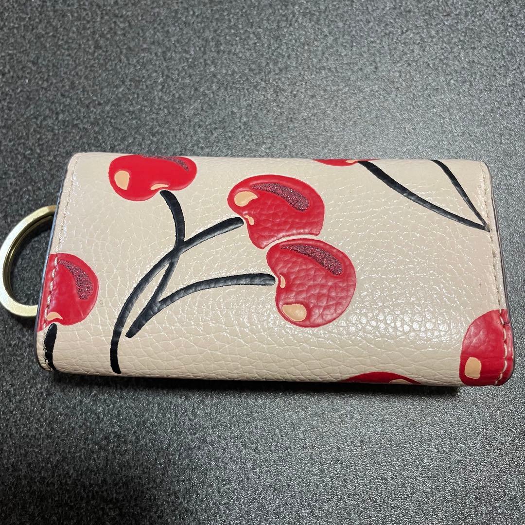 COACH コーチ チェリー柄 キーケース ホワイト ペブル レザー