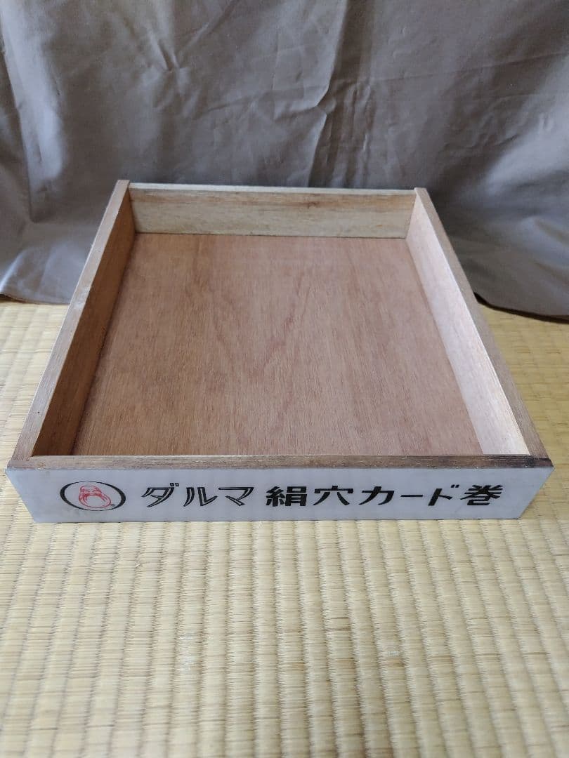 小振りなミシン糸陳列棚　小型ミシン糸ケース什器　収納棚　レトロ　アンティーク