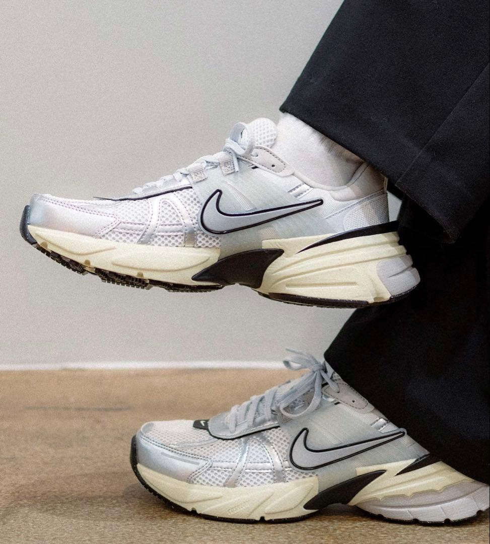 靴 NIKE V2K RUN summitwhite/llicsilver