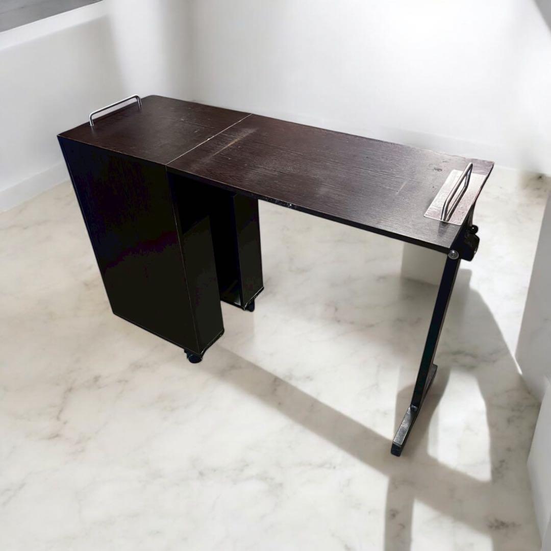 引き取り歓迎！ネイルテーブル 折りたたみ式 キャスター付き