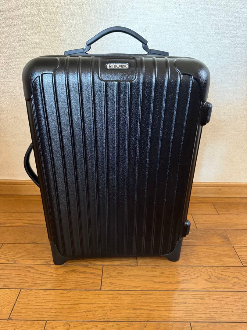 RIMOWA リモワ　サルサ　ブラック　黒35 L 。