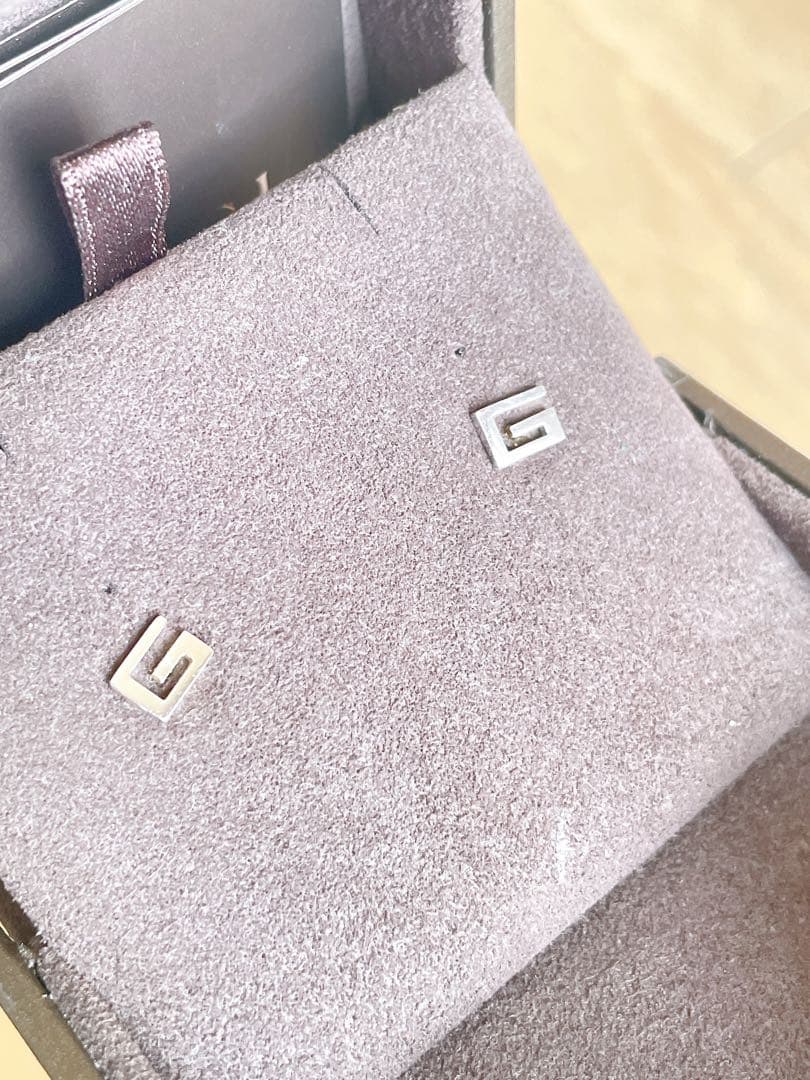 値下げ GUCCI Gロゴスタッドピアス シルバー750 K18WG