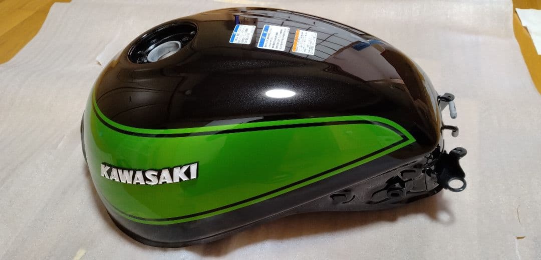 Kawasaki Z900RS　2025年ノーマル外装一式
