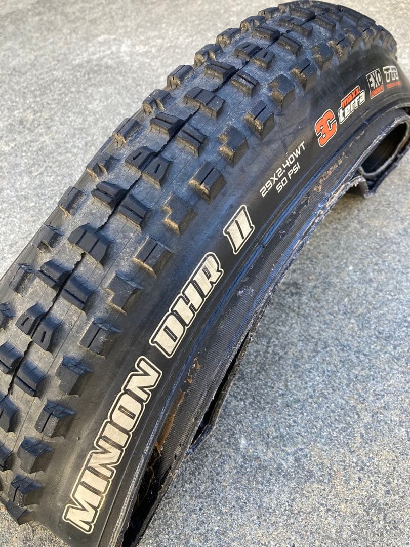 MAXXIS MINION DHR II 29x2.40 チューブレスタイヤ