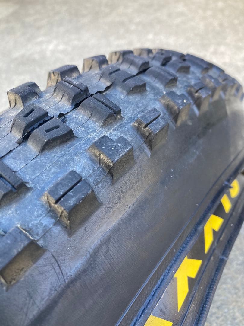 MAXXIS MINION DHR II 29x2.40 チューブレスタイヤ