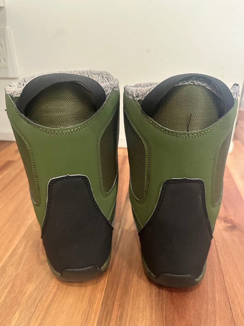 スノーボードブーツ オリーブグリーン