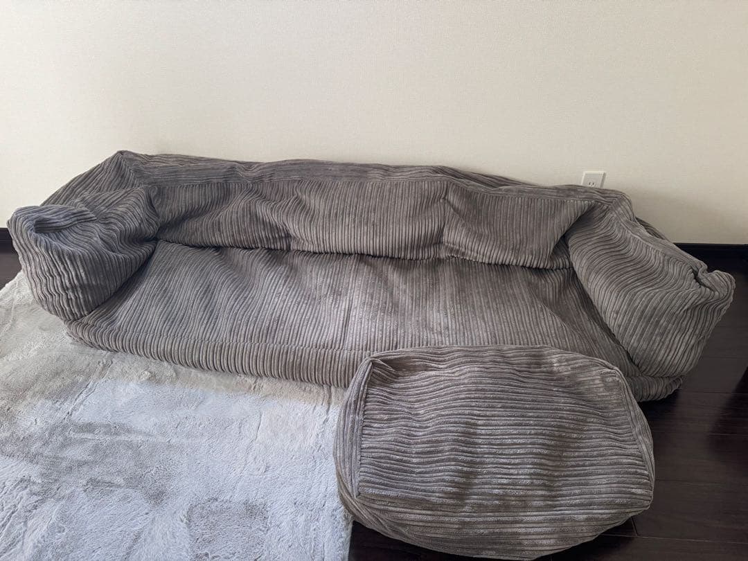 Lounge Pug 2.3人掛けビーズソファフットツール付き