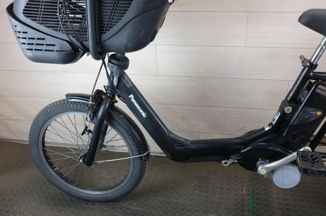 パナソニック ギュット　　20インチ　3段　8.9Ah（5点灯）充電器あり