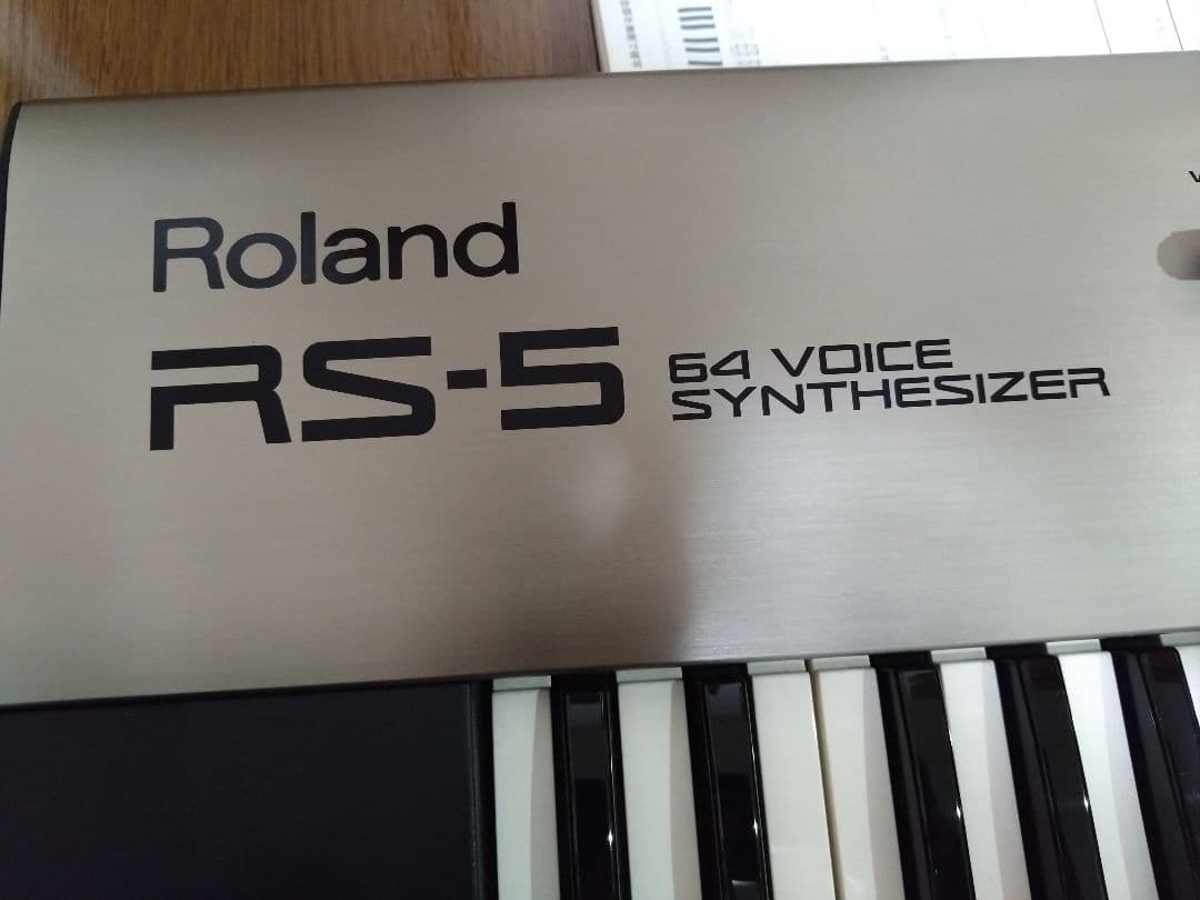 Roland RS-5 64 Voice Synthesizerソフトカバー付き