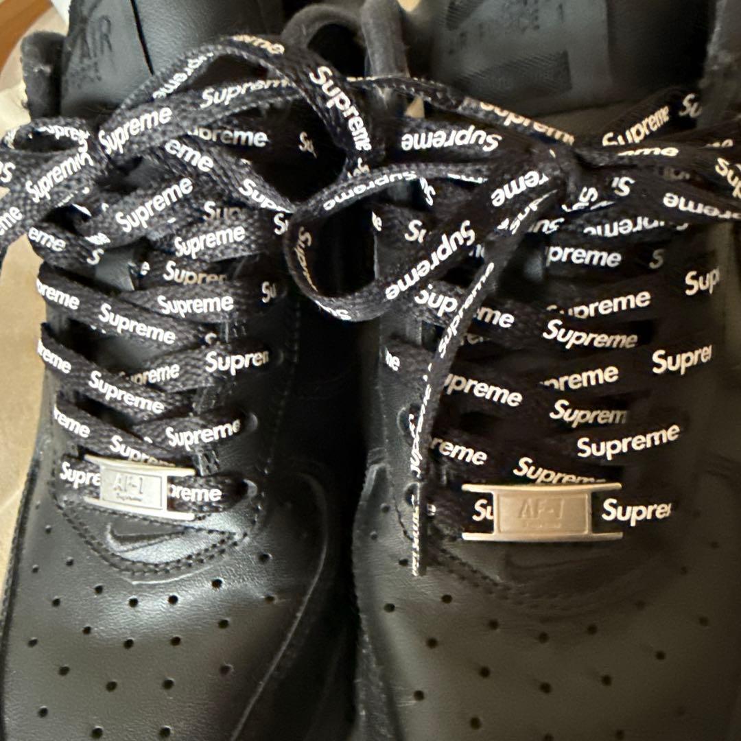 Nike Air Force 1 Supreme ブラック