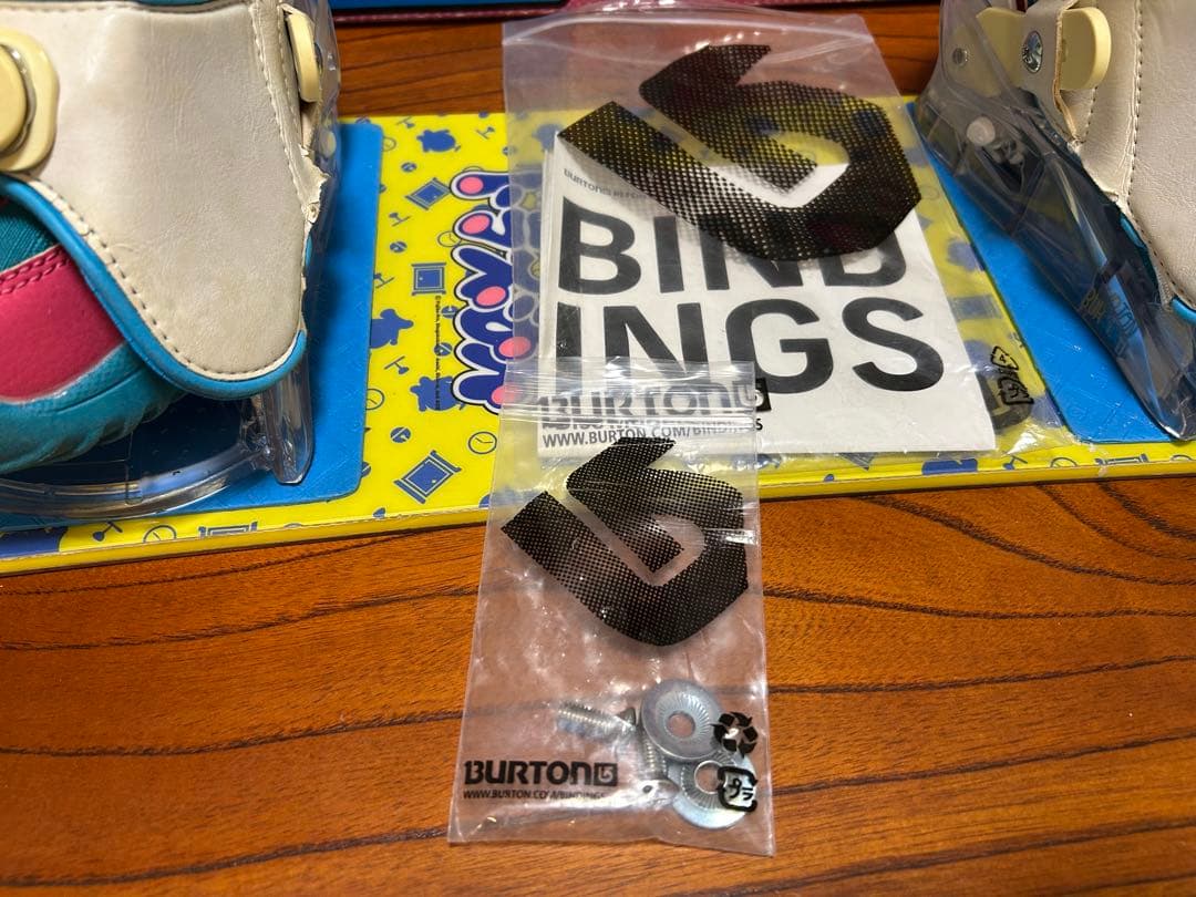 Burtonドラえもん 子ども用スノーボード90cm、ビンディング、ブーツセット