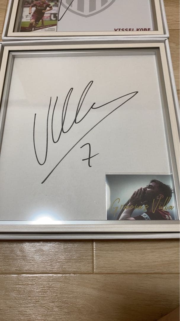 ヴィッセル神戸　years book 選手サイン入り他＋2冊、置き型カレンダー付