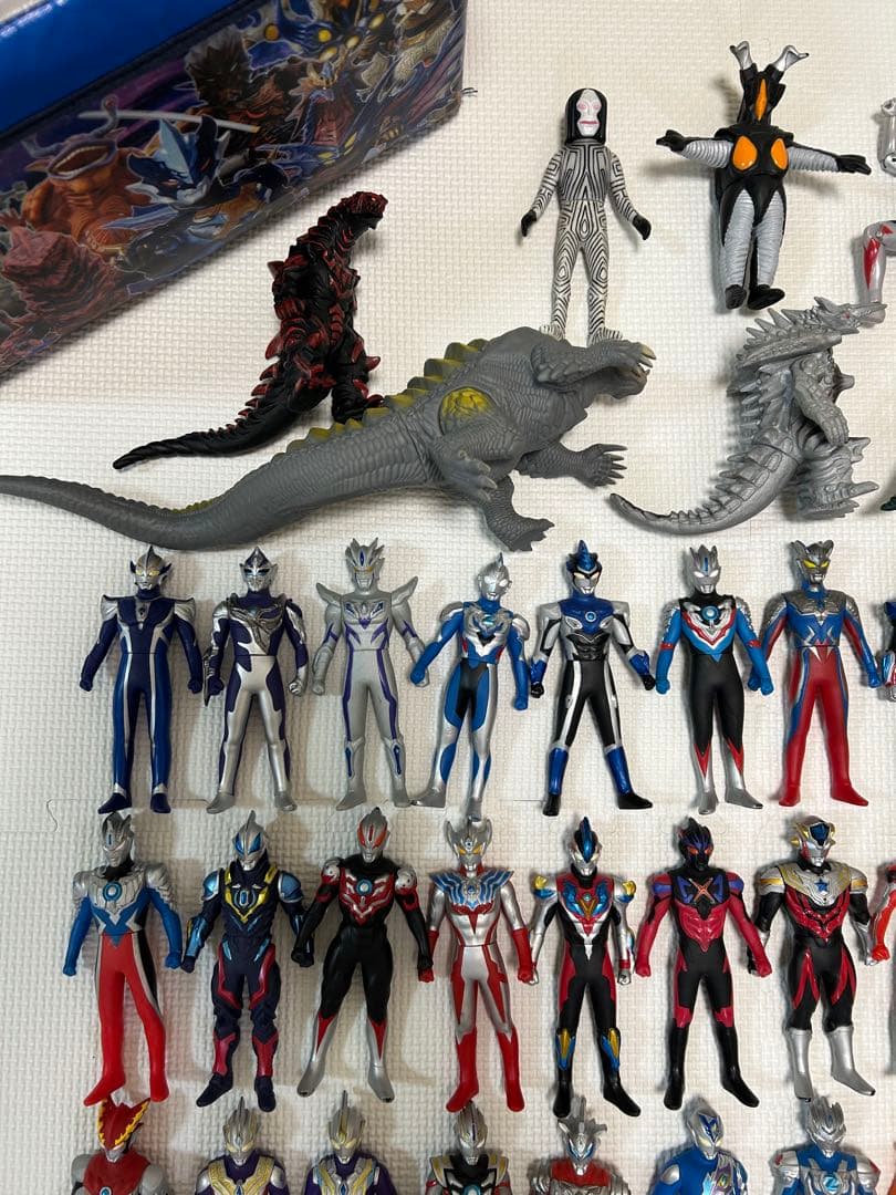 ウルトラマン　怪獣　ソフビ　まとめ売り　63体　ボックス付き