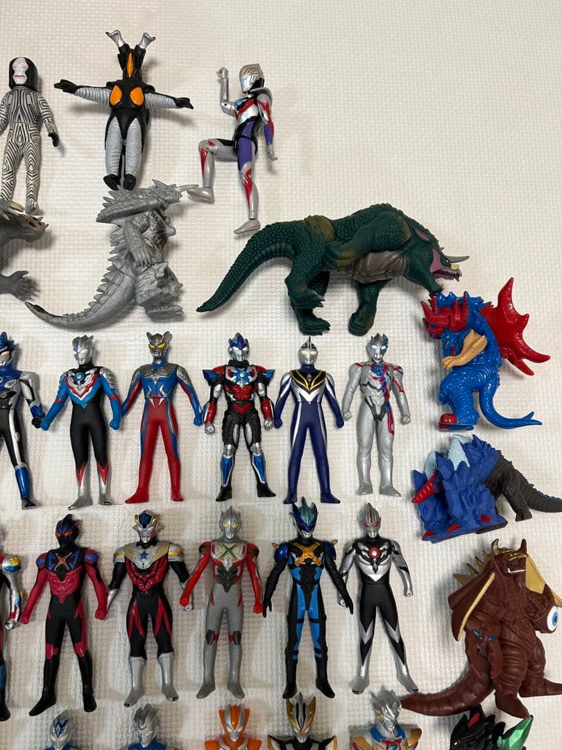 ウルトラマン　怪獣　ソフビ　まとめ売り　63体　ボックス付き