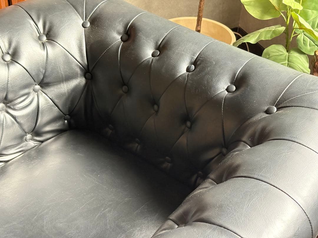 本革　チェスターフィールド　アームチェア　リベット打ち　ボタンダウン　YZ