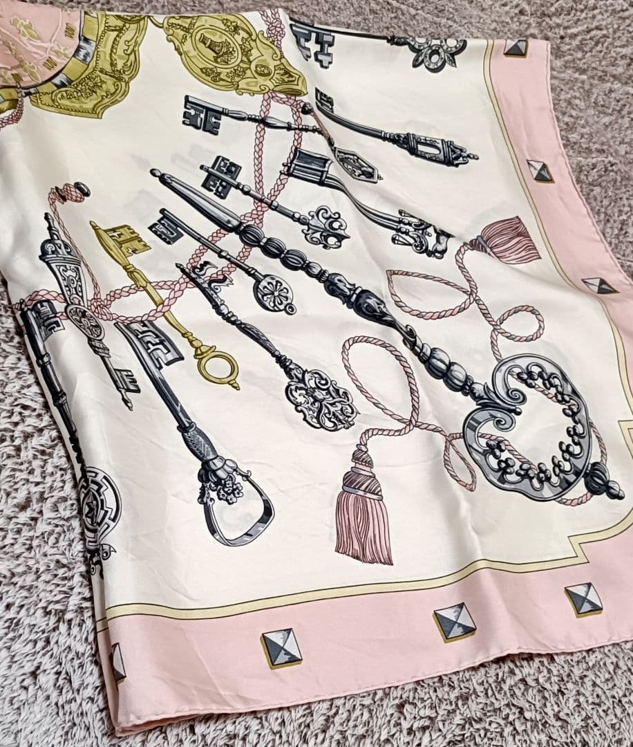 HERMÈS カレ90 LES CLES 鍵モチーフ シルクスカーフ【⠀美品】