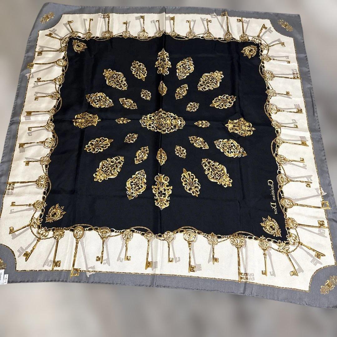 Christian Dior 黒と金のスカーフ 大判 Christian Dior シルクスカーフ