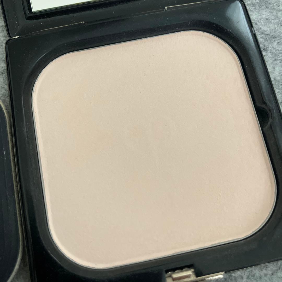 クレドポーボーテ　プードルコンパクトエサンシエルn エレガントスリム