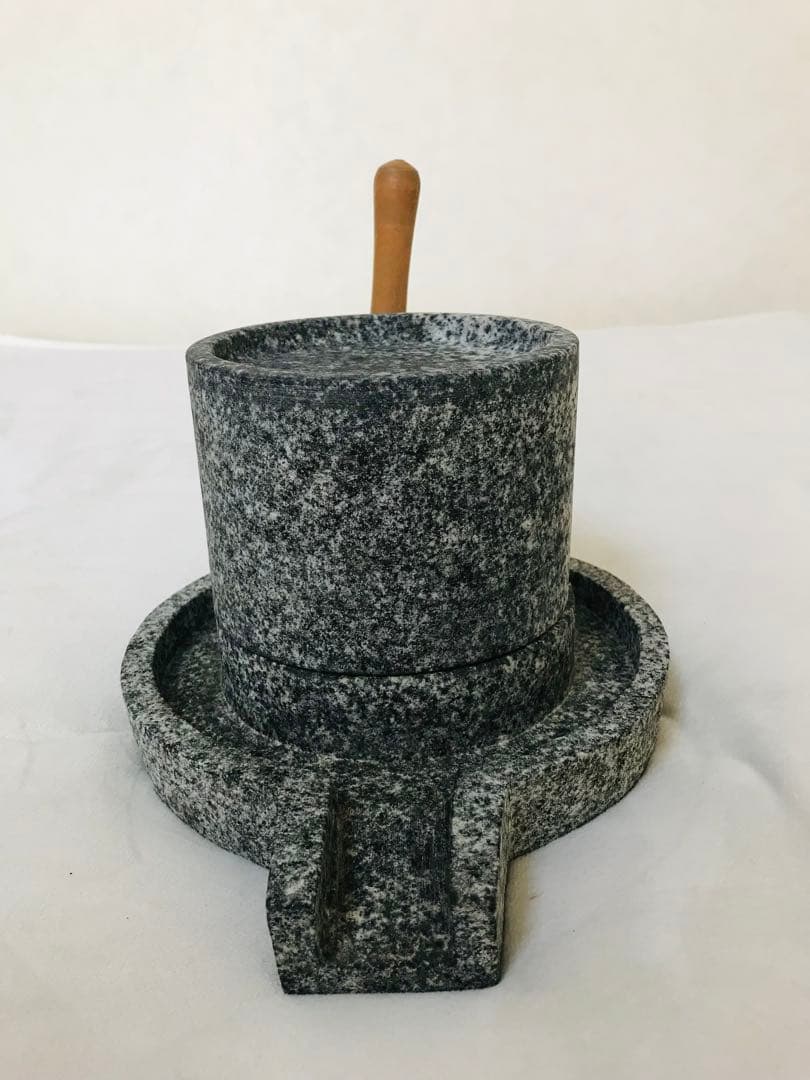 石臼　石うす　ひき臼　臼直径13cm　お茶　コーヒー豆　小麦粉　香辛料　送料無料