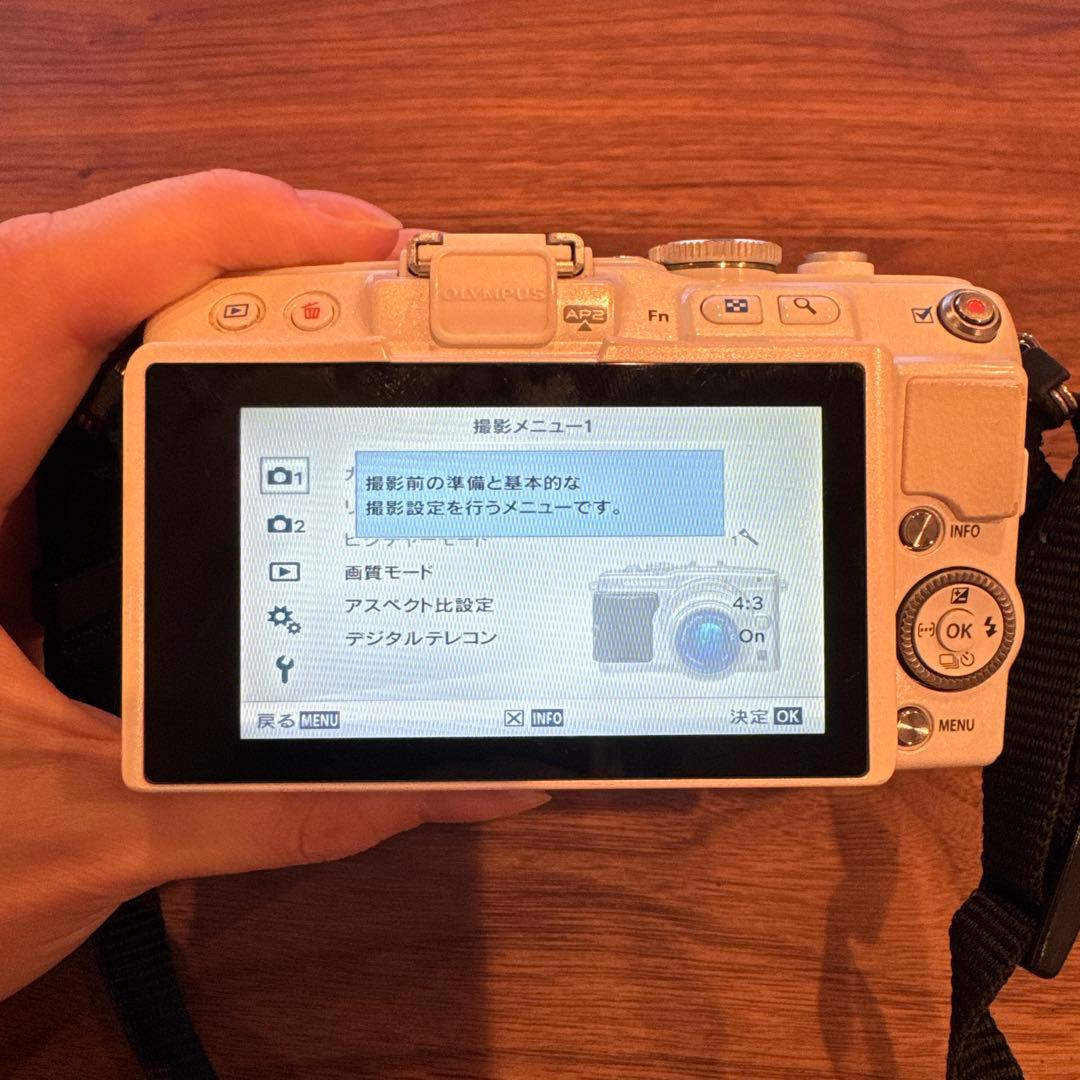 OLYMPUS E-PL6 デジタル一眼レフカメラ