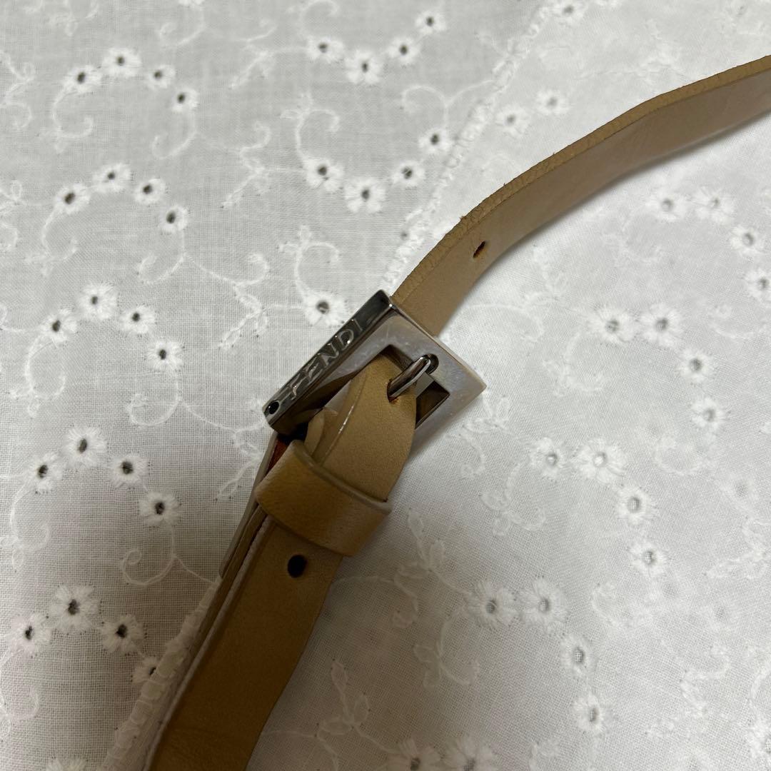 FENDI ベージュファーショルダーバッグ