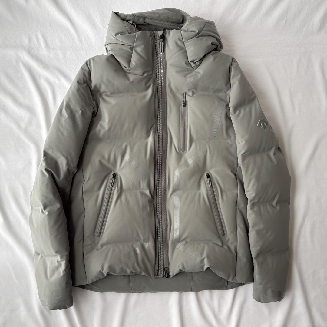 美品 デサント オルテライン 水沢ダウン ストーム 防水 お洒落 カーキ L