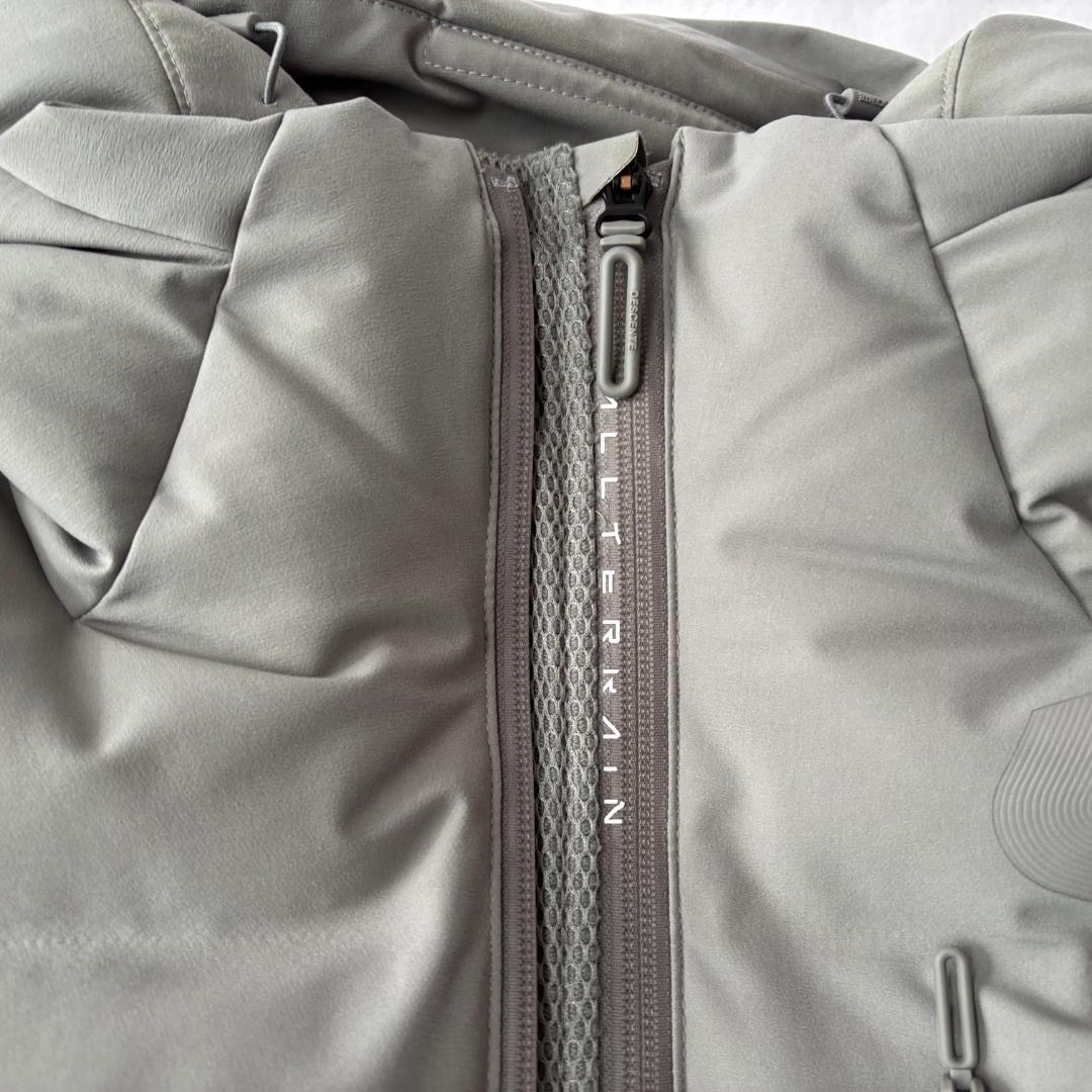 美品 デサント オルテライン 水沢ダウン ストーム 防水 お洒落 カーキ L