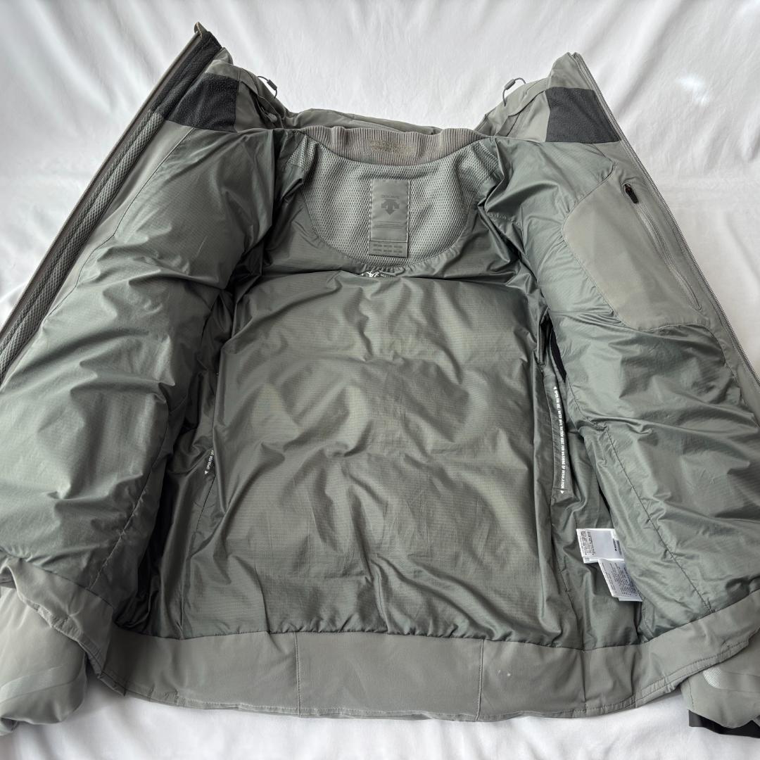 美品 デサント オルテライン 水沢ダウン ストーム 防水 お洒落 カーキ L