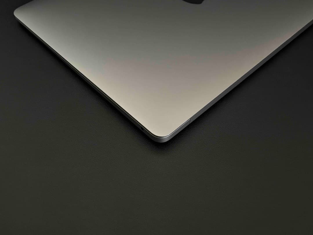 【美品】MacBook Air（M1,2020）13.3㌅ 512GB CTO