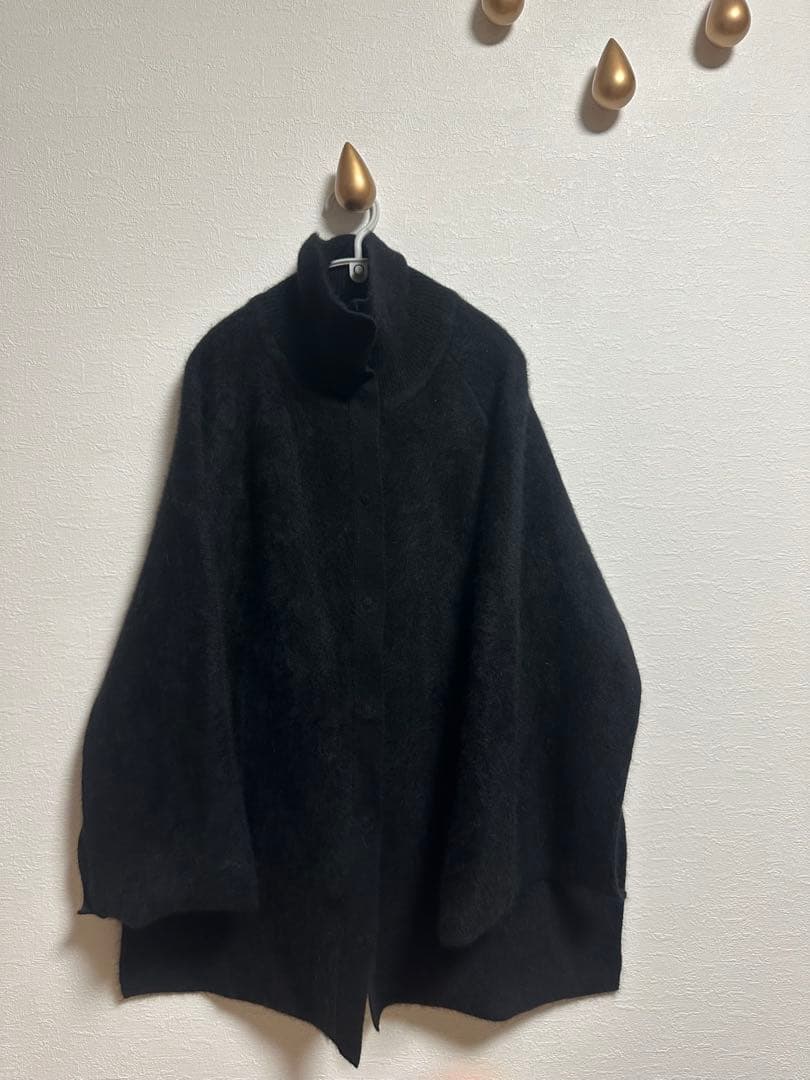 nedemare様 エトレトウキョウ スリットスリーブ ニットポンチョ黒