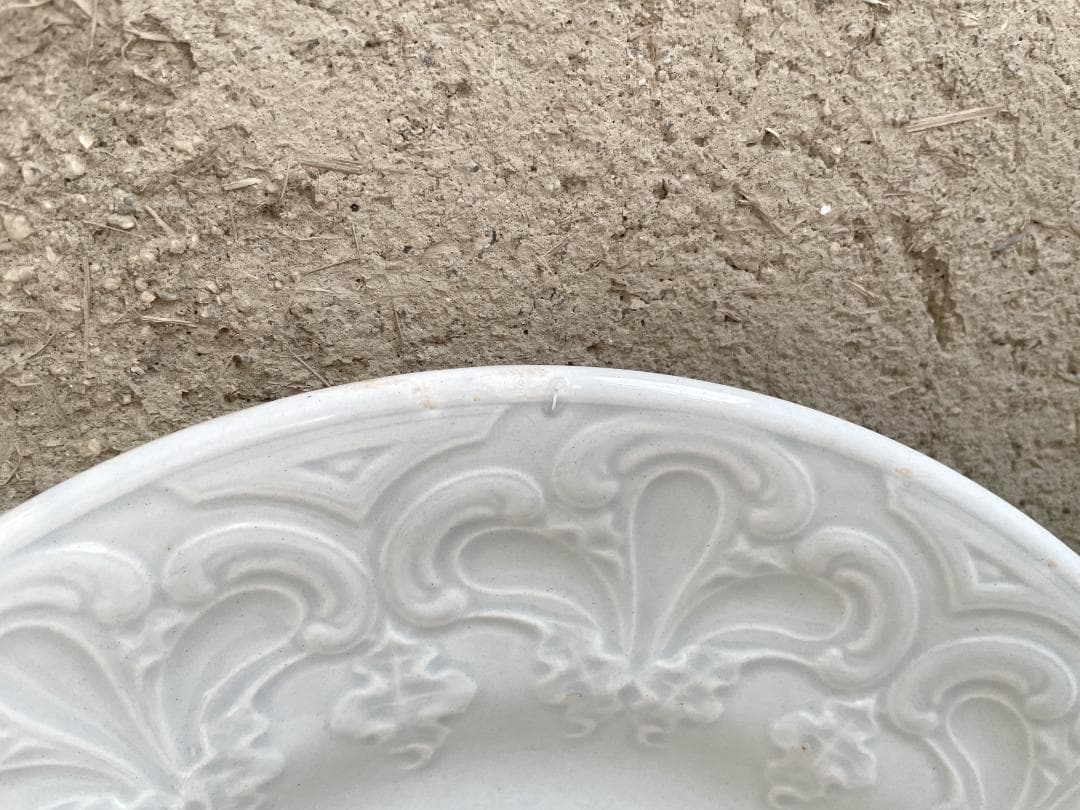 クレイユモントローレリーフ 平皿 N-891/フランスアンティーク