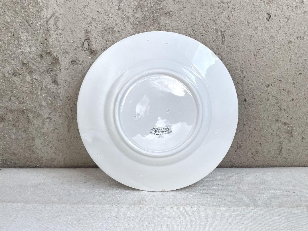 クレイユモントローレリーフ 平皿 N-891/フランスアンティーク