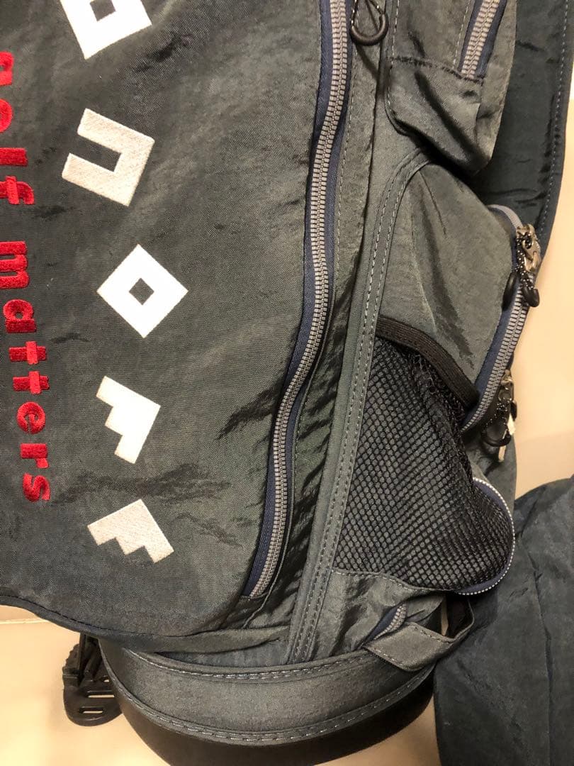 【送料込み】美品　大人気　オノフ　ONOFF キャディバッグ ゴルフバッグ