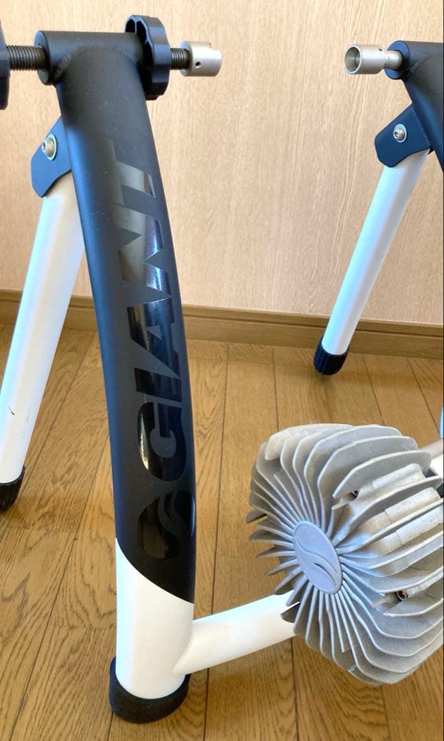 Giant capotrainer トレーナー