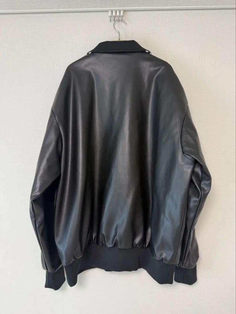 adidas フェイクレザー トラックジャケット