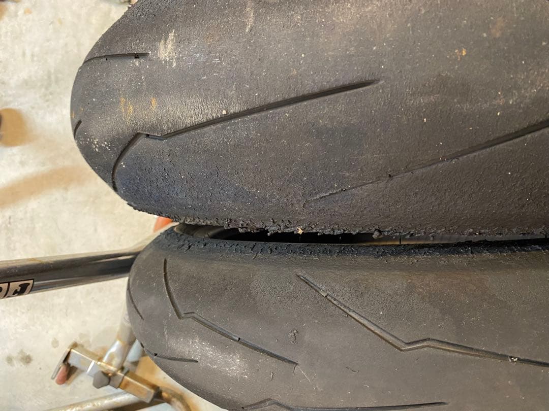 ピレリ　スーパーコルサV2 sc1 120/70-17 160/60-17