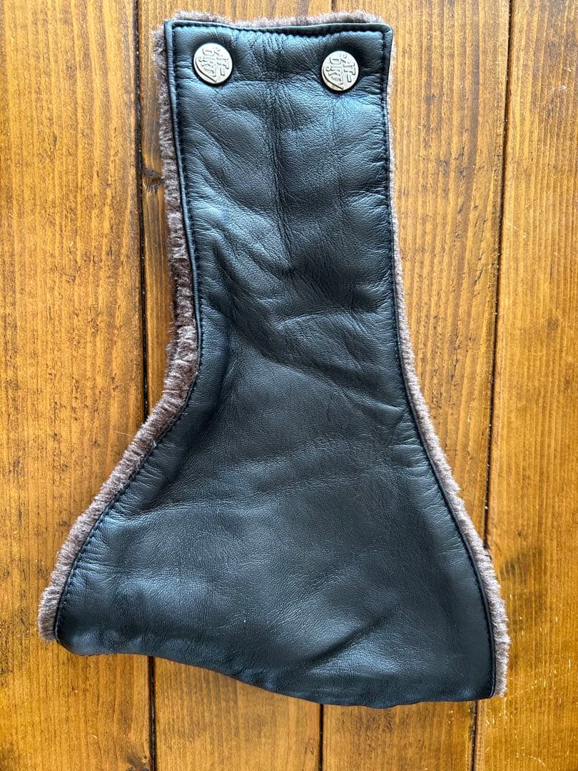 AT-DIRTY アットダーティ レザーネックウォーマー ブラック - メルカリ