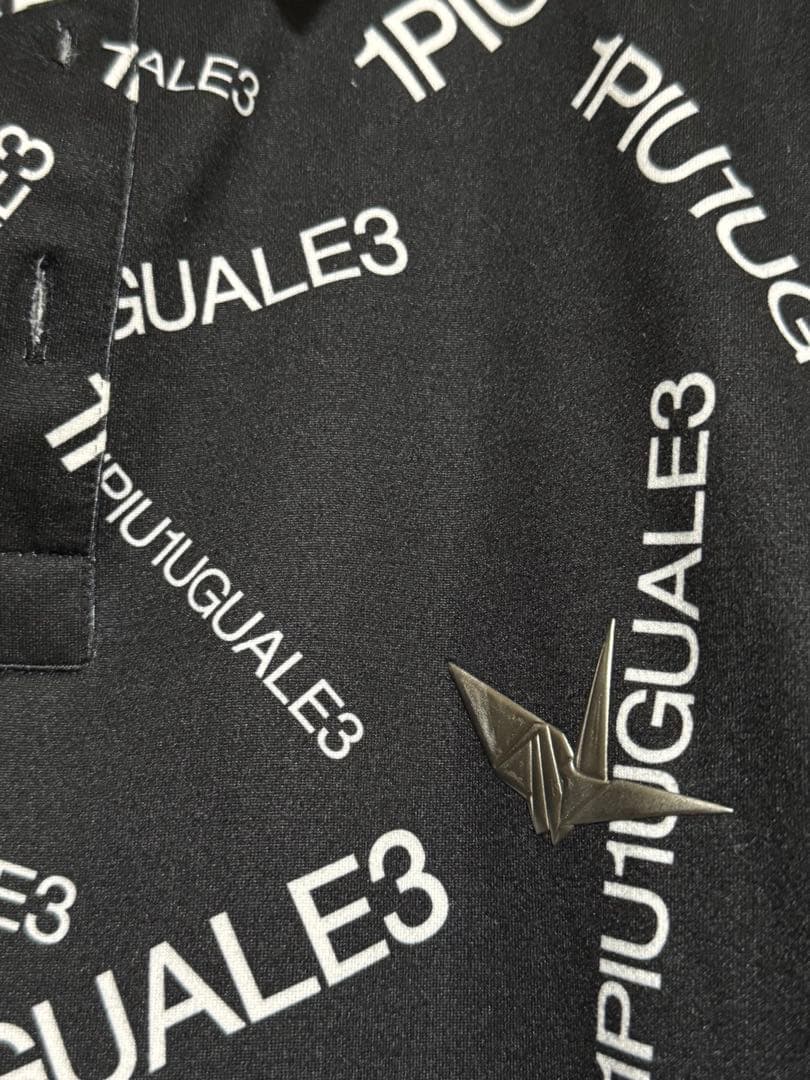 1PIU1UGUALE3 ロゴプリント ブラックシャツ