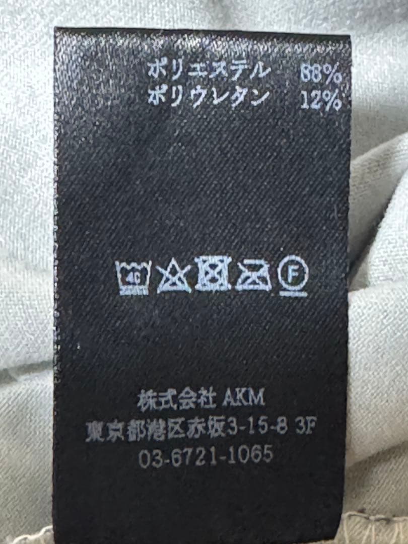 1PIU1UGUALE3 ロゴプリント ブラックシャツ