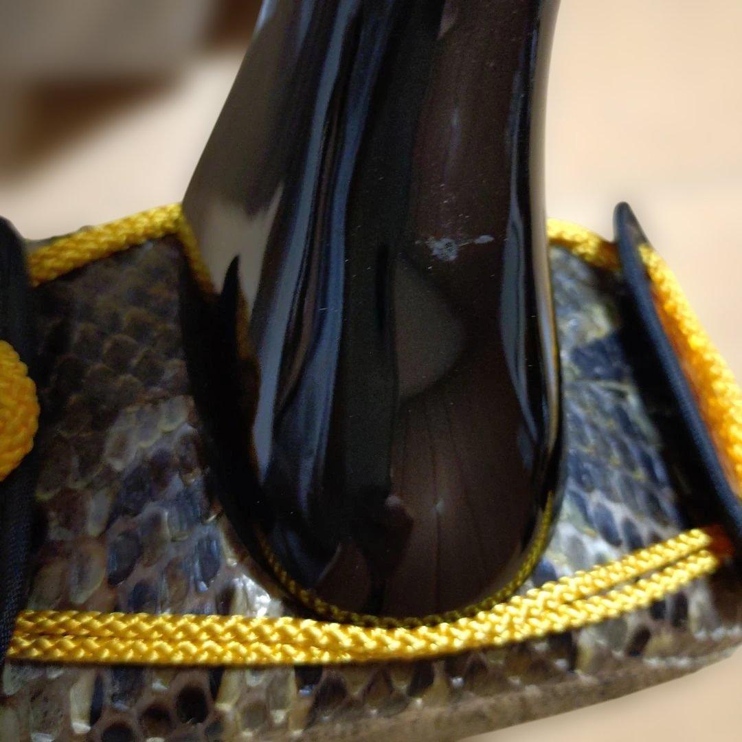 沖縄三線 本蛇皮 強化張 真壁型 爪付 ハードケース付 ウマ（駒）付