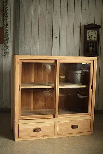 古い木枠のガラス戸棚　引き出し2杯