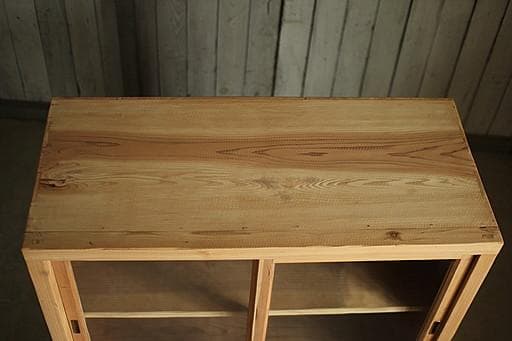 古い木枠のガラス戸棚　引き出し2杯