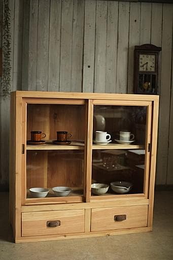古い木枠のガラス戸棚　引き出し2杯