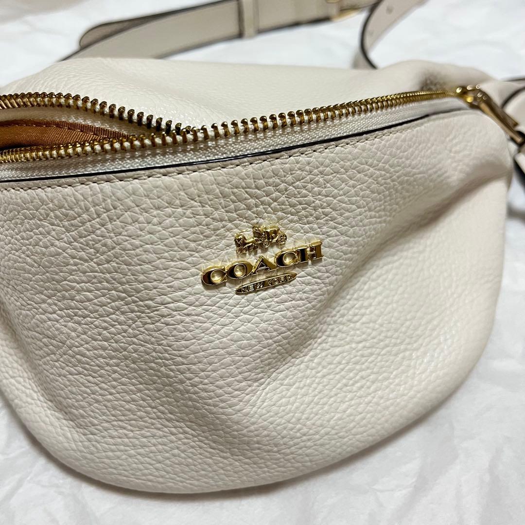 COACH ホワイトレザー ボディバッグ　ウエストポーチ
