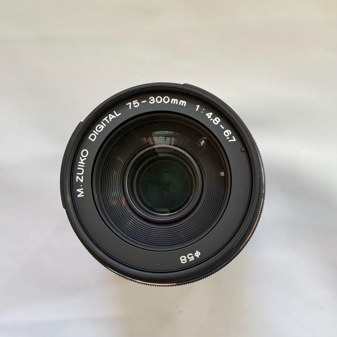 OM SYSTEM　ED 75-300mm F4.8-6.7 Ⅱ＋純正フード