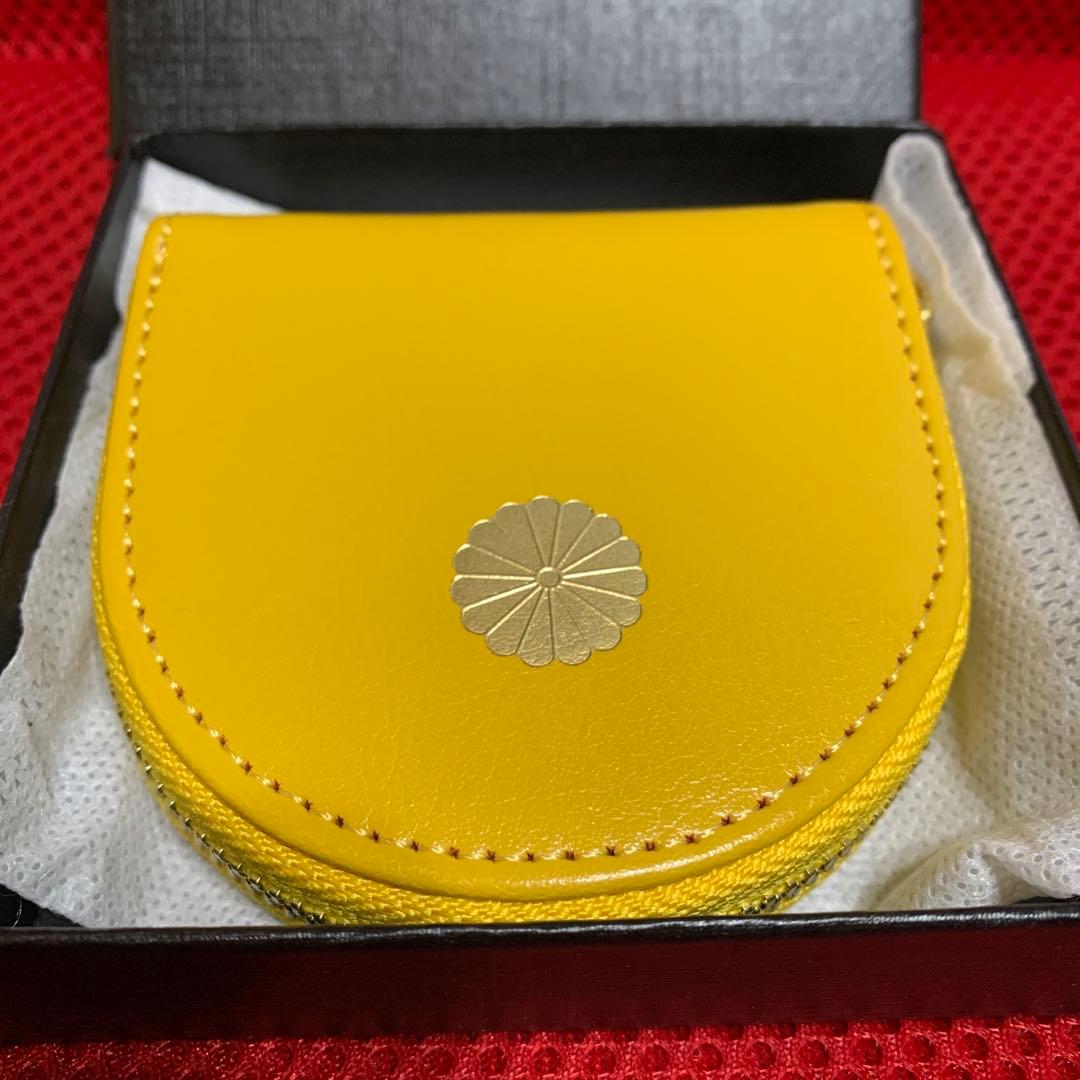 皇居限定 コインケース 黄色イエロー 財布 小銭入れ 天皇家菊花紋章入