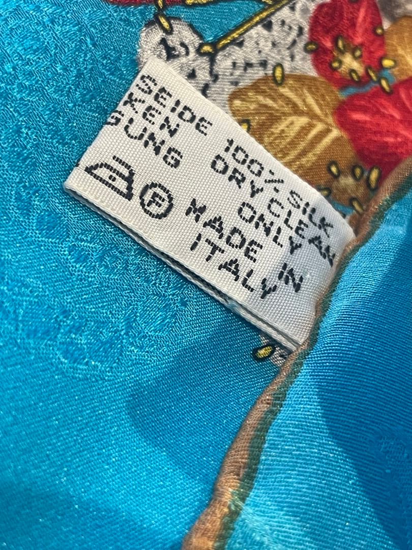 新品未使用】Cartier 花柄シルクスカーフ ブルー - メルカリ