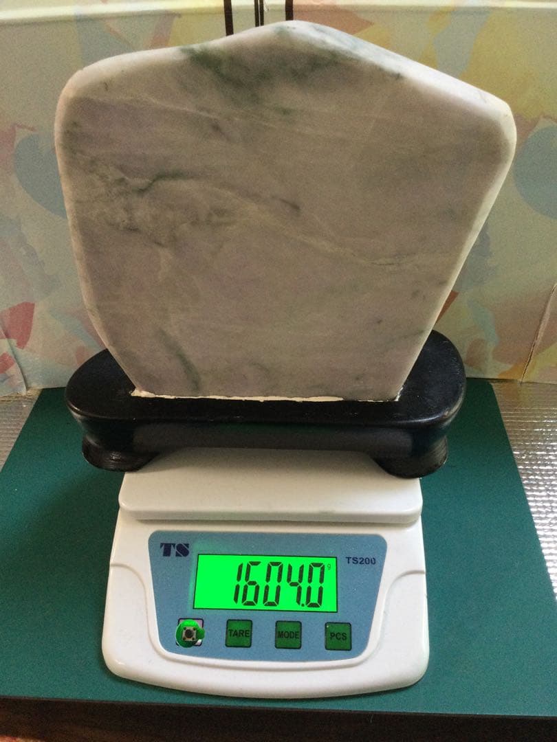 糸魚川翡翠ラベンダー原石高透過約1.4Kg 水晶観賞石