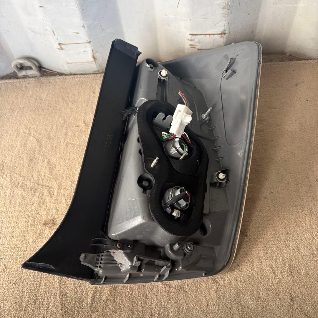 プリウス 30系LED 左テールランプ