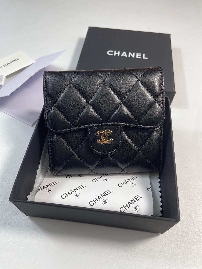 早い者勝ち！ブラック キルティング三つ折り財布